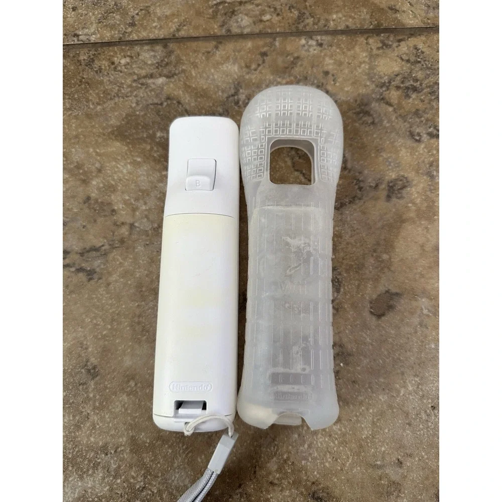 Wii Controller With Protection (Nintendo Wii RVL-036) Blemish